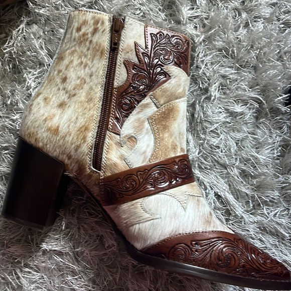 Leather booties with hand tooled detailing, hair-on and belted accent, new, Myra - Picture 4 of 16